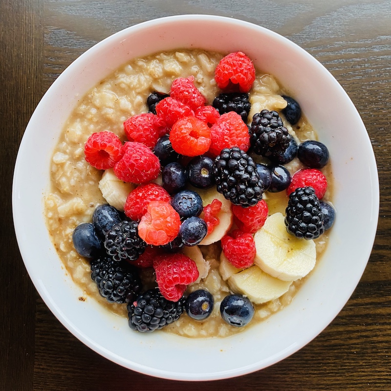 foods to help you lose weight with noom oatmeal with berries